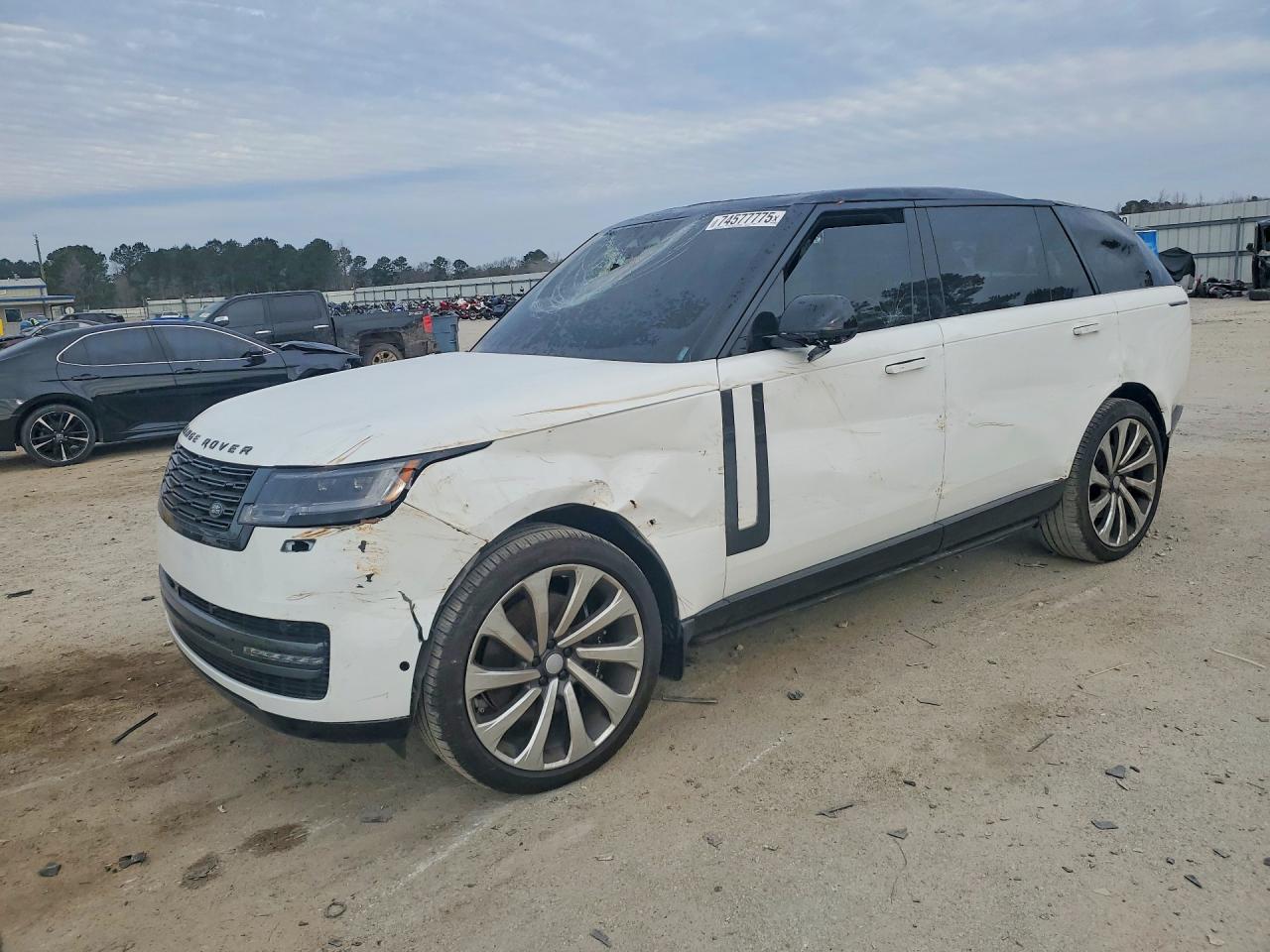 2025 Land Rover Range Rover SE, VIN SALKPBE90SA260928 — Roof