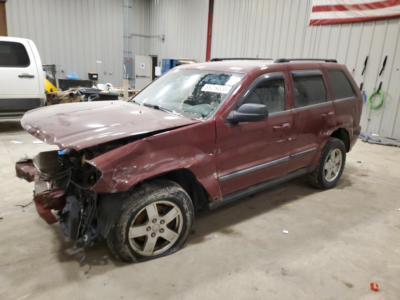 2007 Jeep Grand Cherokee Laredo, VIN 1J8GR48K77C551660 — Front end