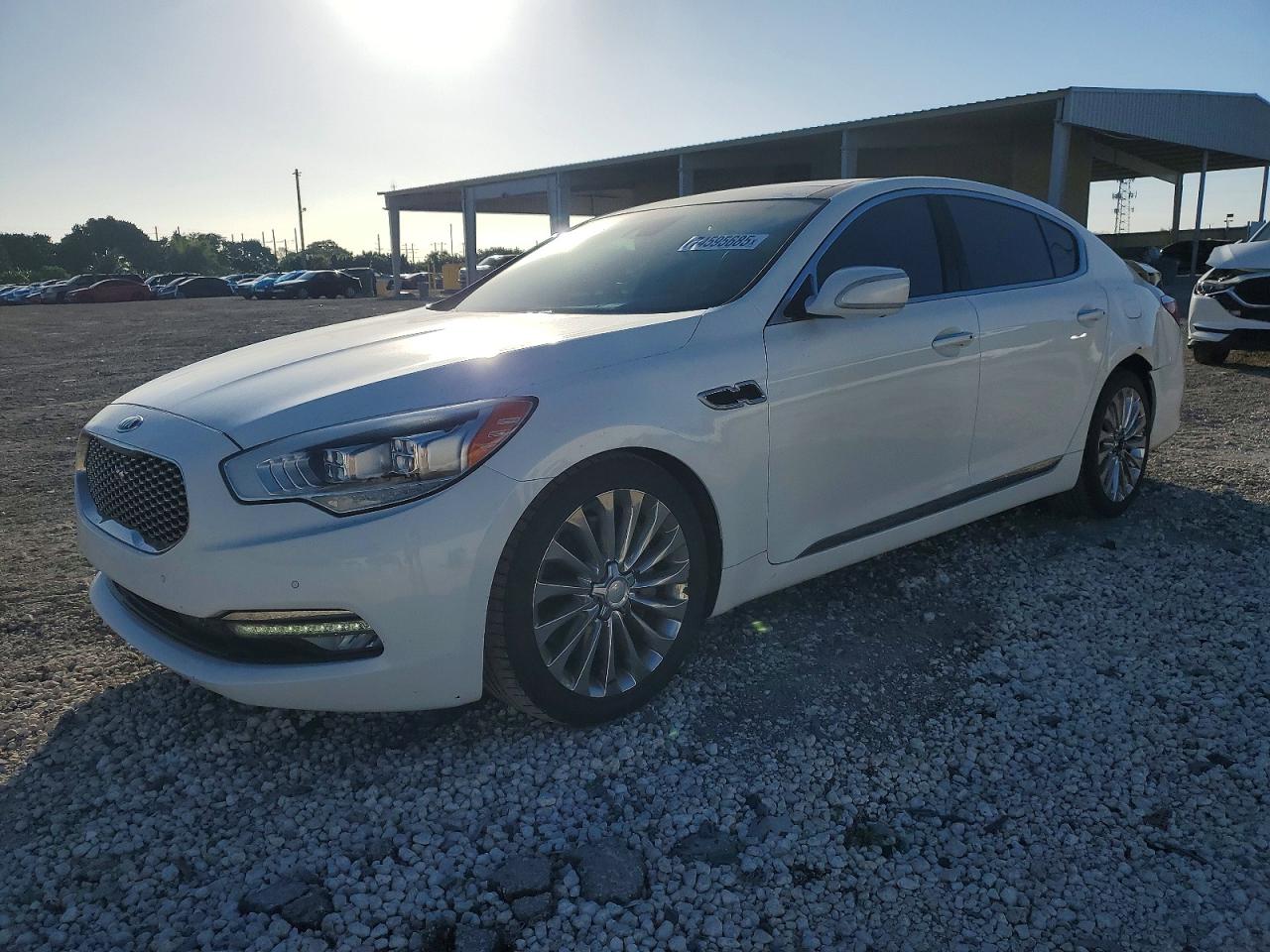 2017 Kia K900 Luxury, VIN KNALW4D41H6035605 — Rear end