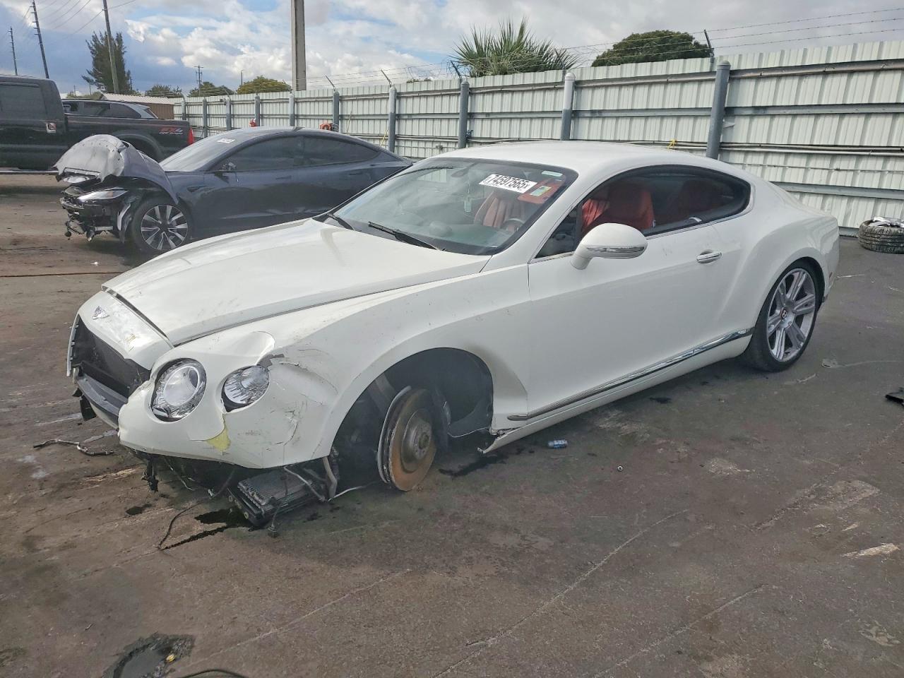 2014 Bentley Continental GT, VIN SCBFT7ZA5EC095220 — Front end