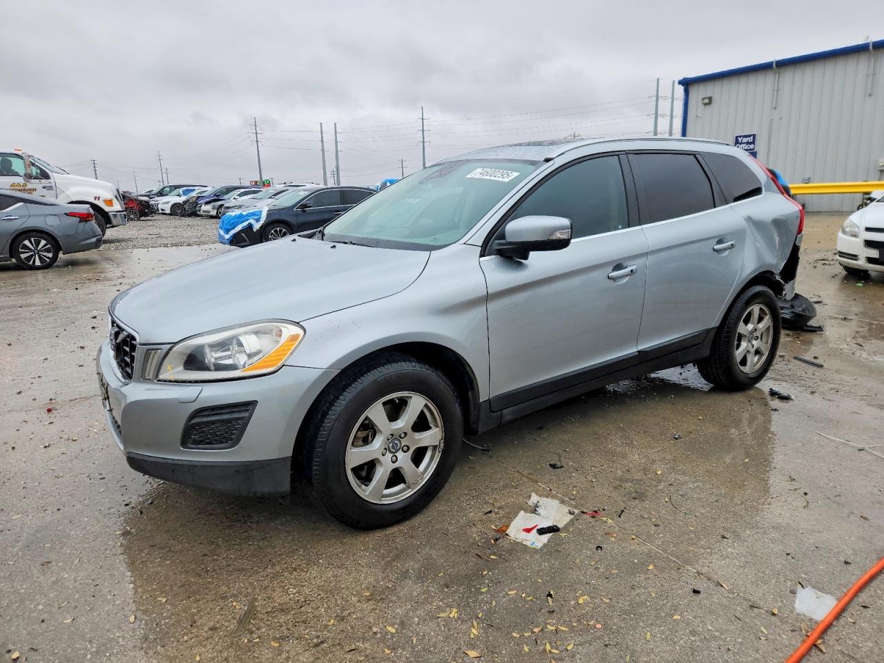 2011 Volvo XC60 3.2L, VIN YV4952DL9B2163663 — Rear end