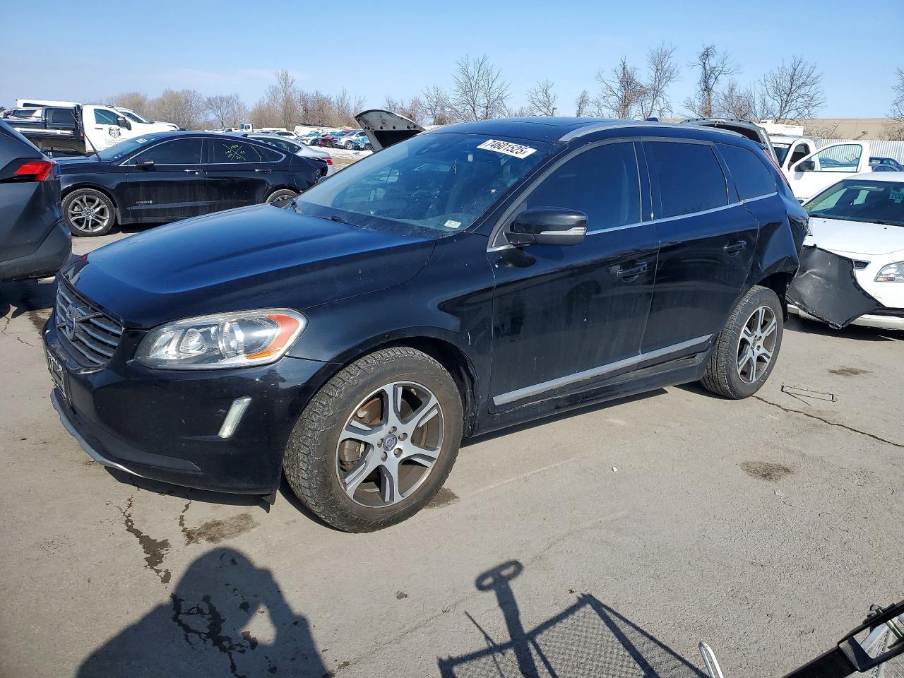 2015 Volvo XC60 T6 Premier Plus, VIN YV4902RC0F2562748 — Rear end
