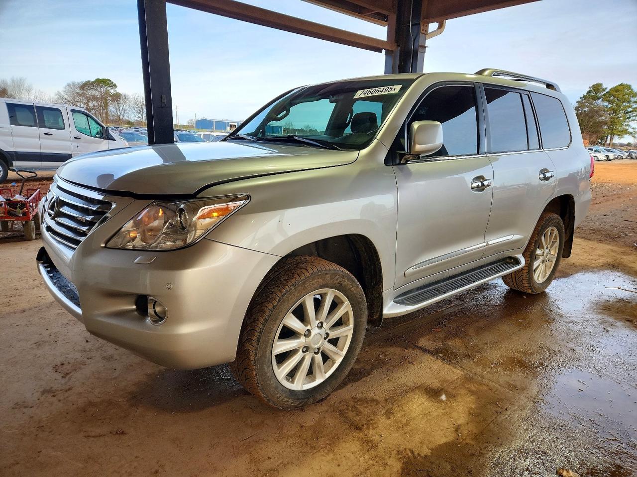 2008 Lexus LX 570, VIN JTJHY00W584007060 — Front end