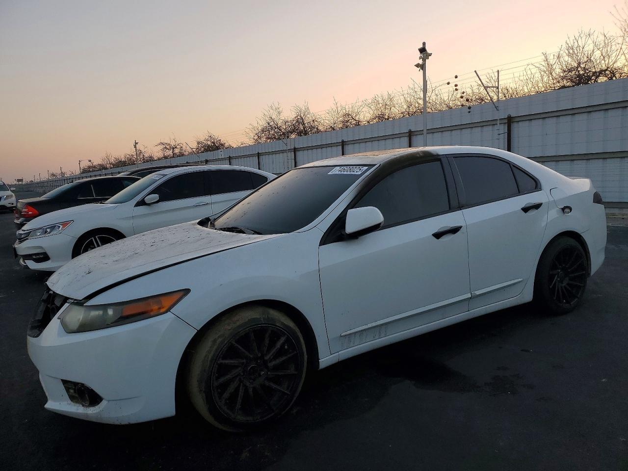 2014 Acura TSX, VIN JH4CU2F44EC000790 — Пожар в салоне