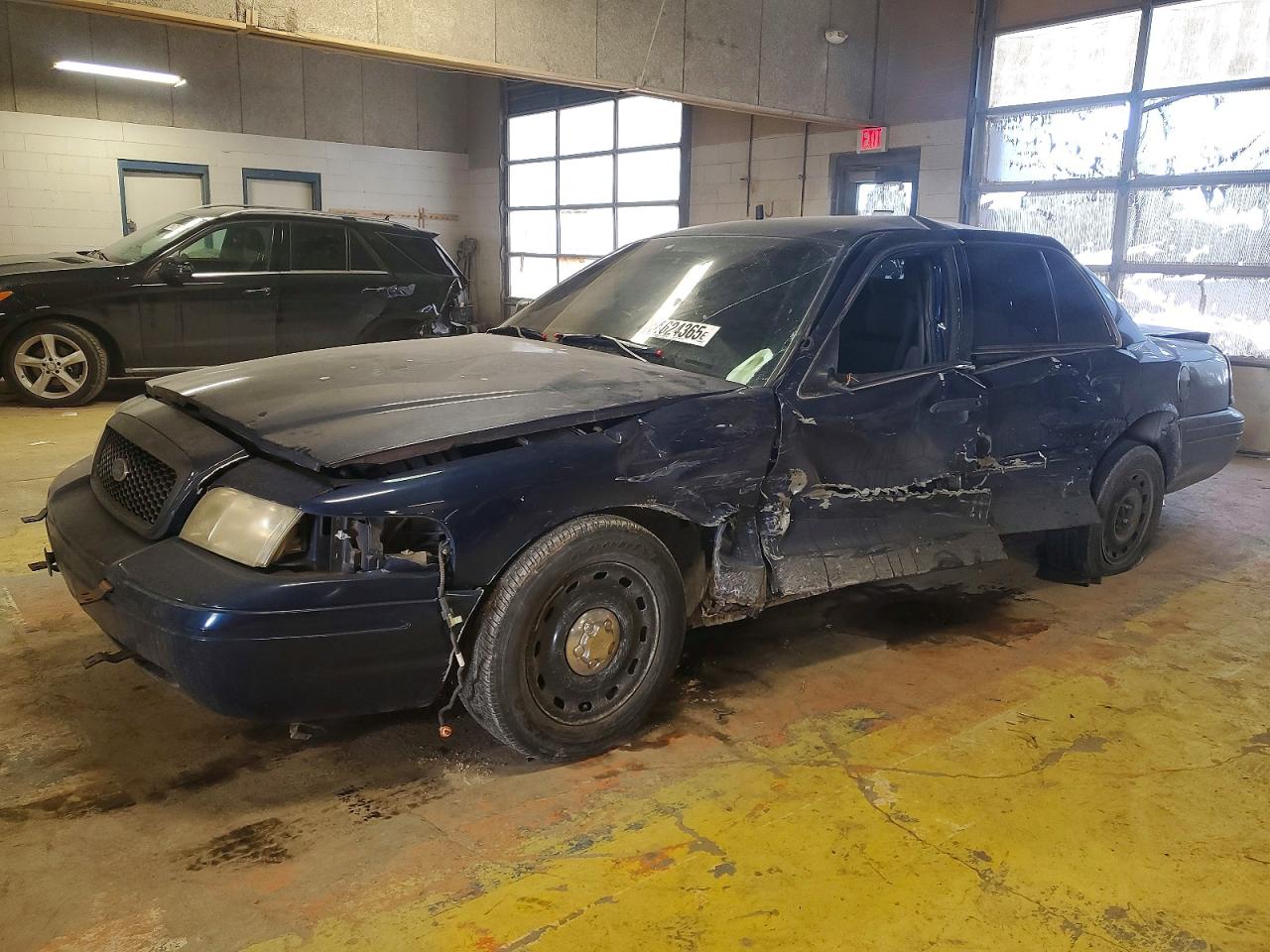 2005 Ford Police Interceptor, VIN 2FAFP71WX5X169846 — Side