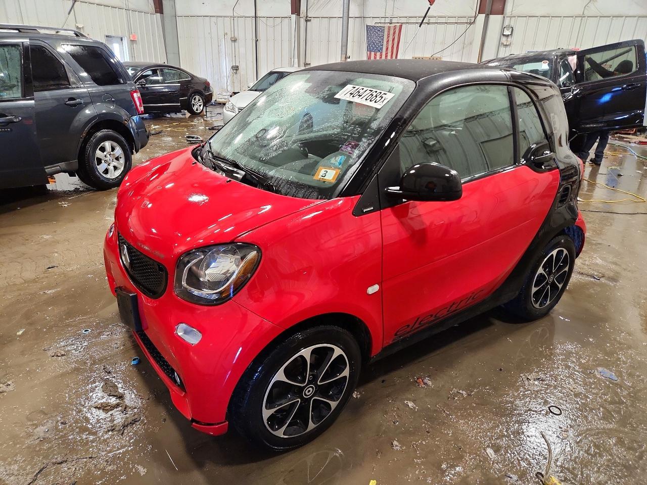 2017 Smart fortwo Passion, VIN WMEFJ9BA7HK226779 — Front end