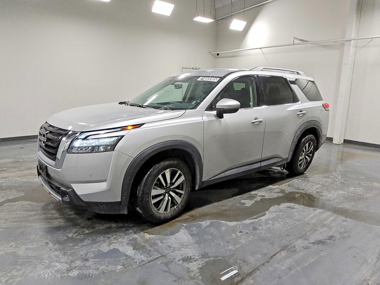 2025 Nissan Pathfinder SL, VIN 5N1DR3CCXSC235212 — Мелкие вмятины и царапины