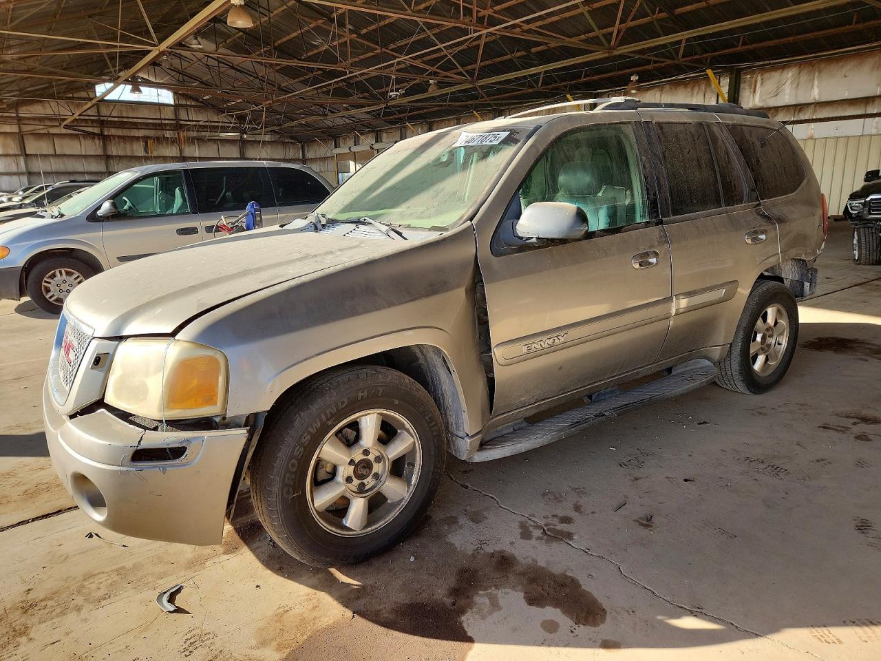 2002 GMC Envoy SLE, VIN 1GKDT13S022445118 — Front end