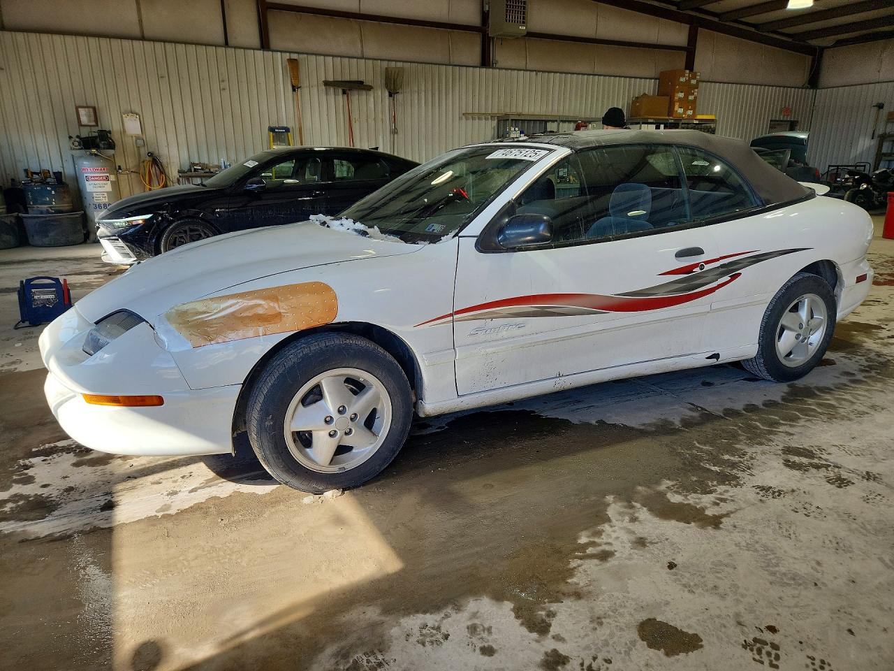 1997 Pontiac Sunfire SE, VIN 4G2JB32T0VB204657 — Front end
