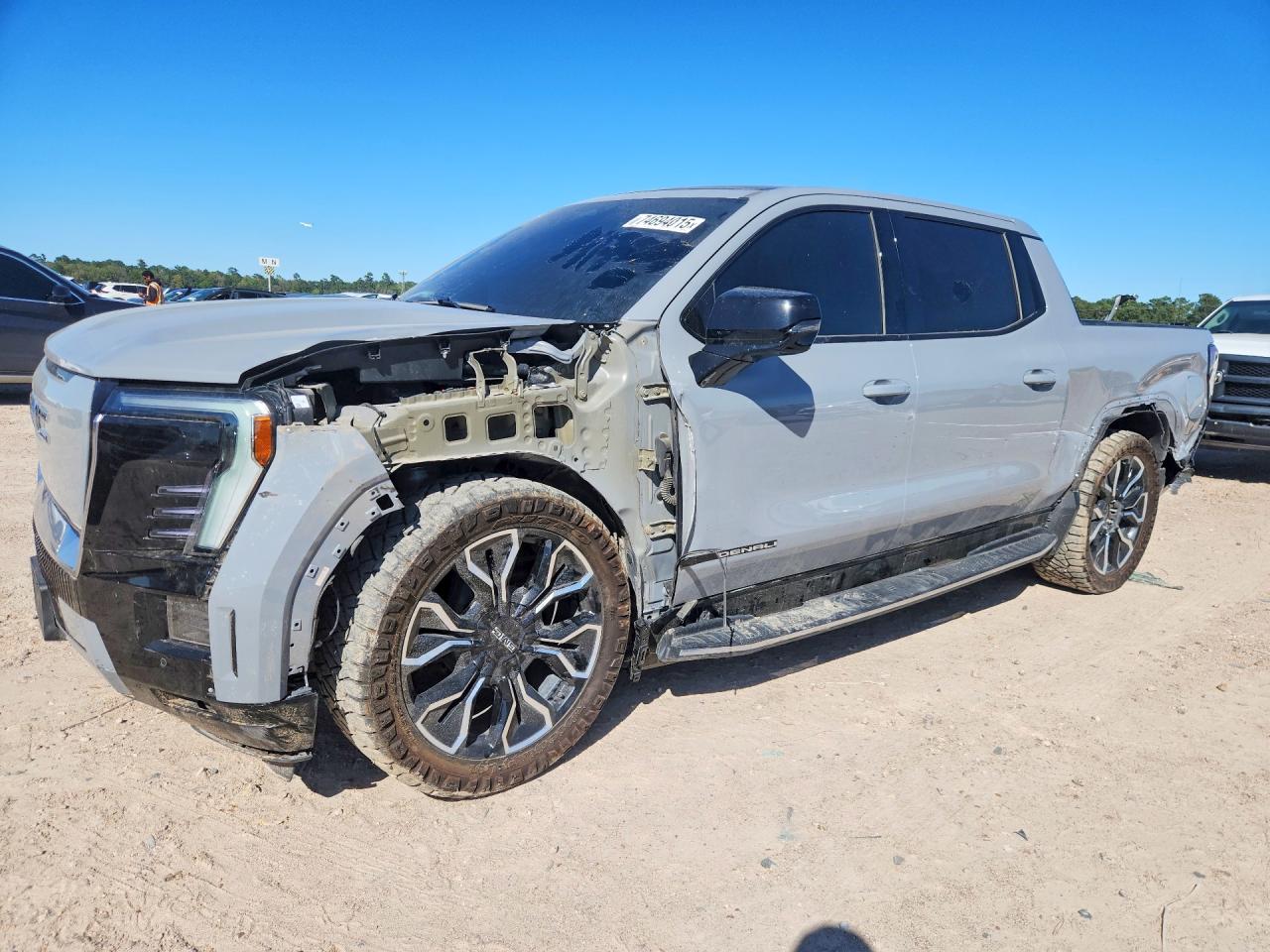 2025 GMC Sierra EV Max Range Denali, VIN 1GT40LEL0SU404868 — Side