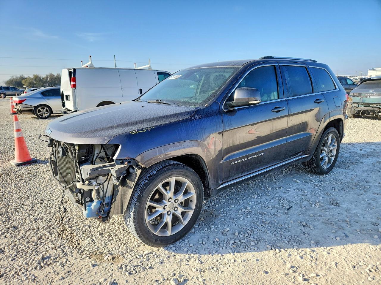 2016 Jeep Grand Cherokee Summit, VIN 1C4RJEJG1GC345009 — Front end