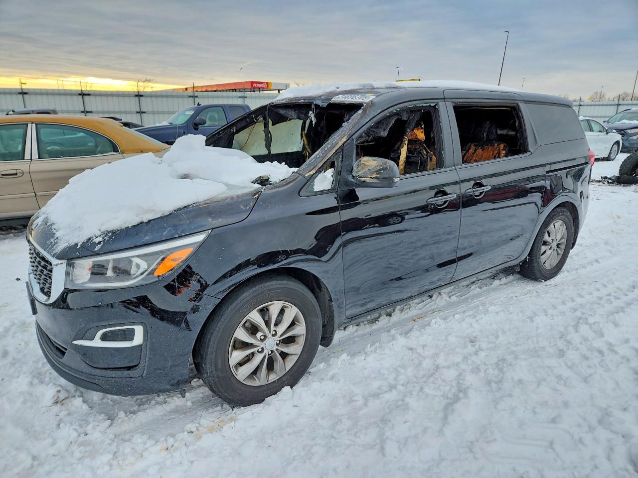 2019 Kia Sedona EX, VIN KNDMB5C15K6523477 — Пожар в салоне