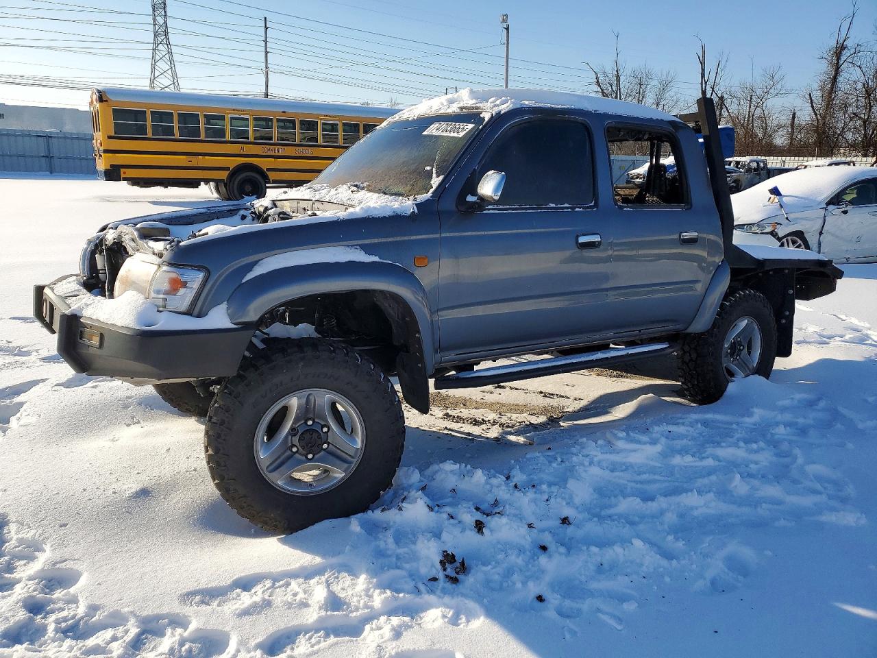 1998 Toyota Hilux, VIN LN1660005934 — Пожар