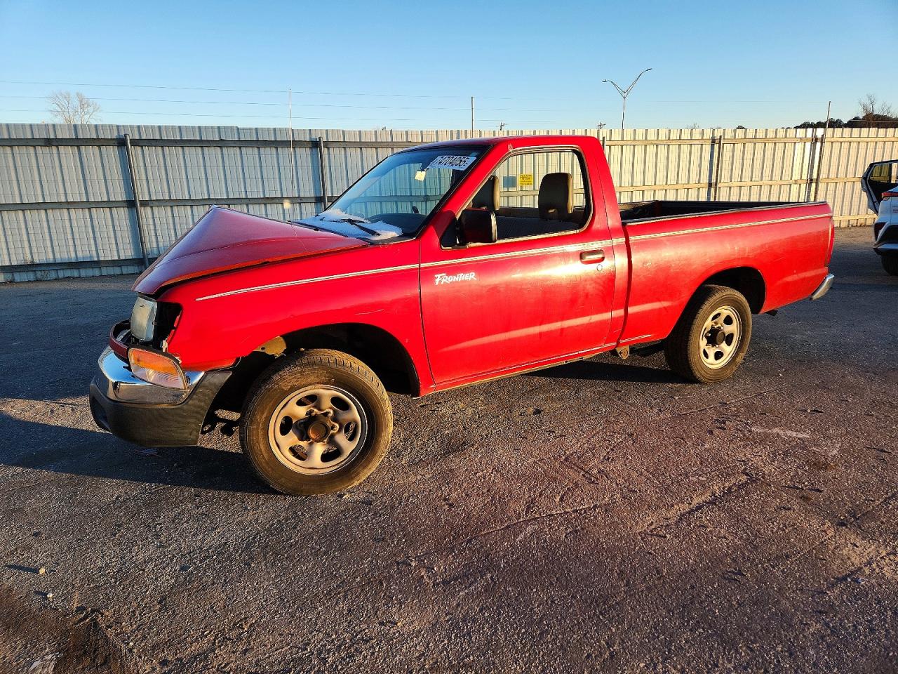 1998 Nissan Frontier XE, VIN 1N6DD21S3WC372471 — Front end