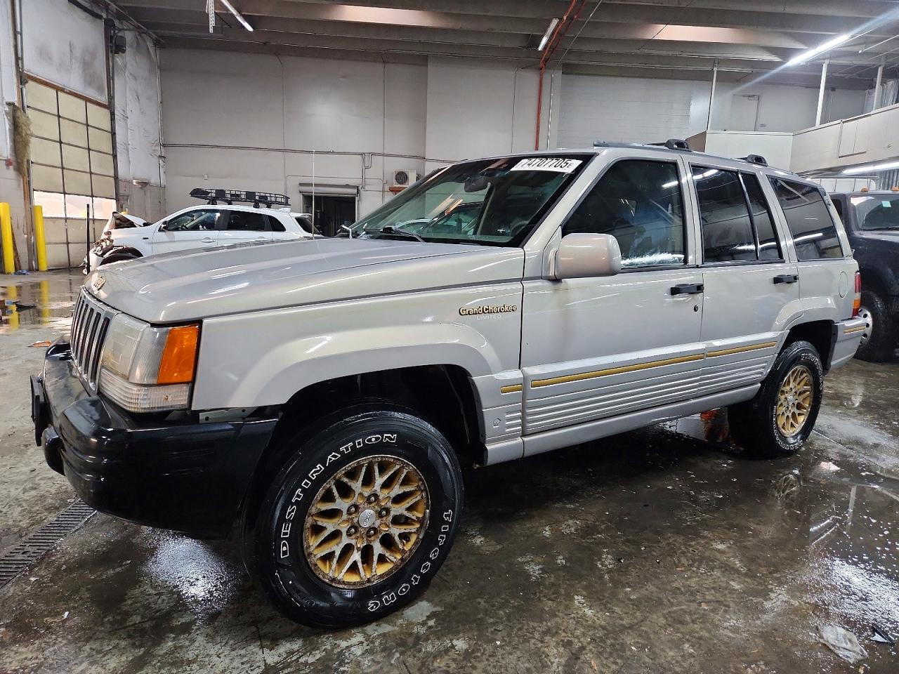 1995 Jeep Grand Cherokee Limited, VIN 1J4GZ78Y8SC660032 — Front end