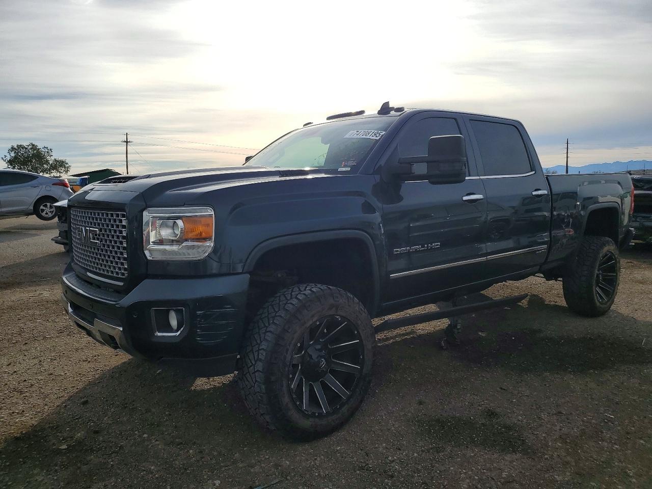 2017 GMC Sierra 2500HD Denali, VIN 1GT12UEY9HF173786 — Engine fire