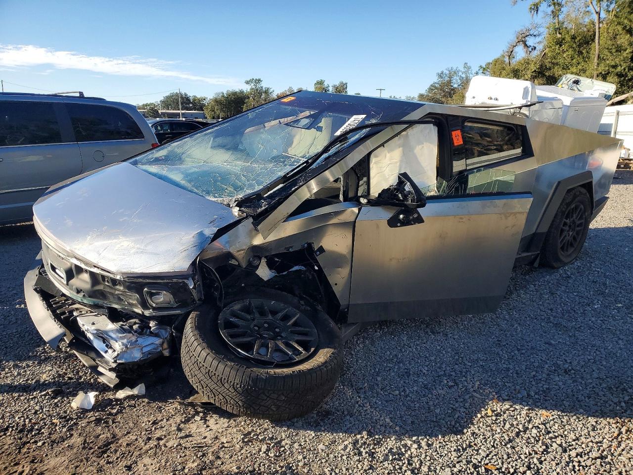 2025 Tesla Cybertruck, VIN 7G2CEHEDXSA073156 — Front end