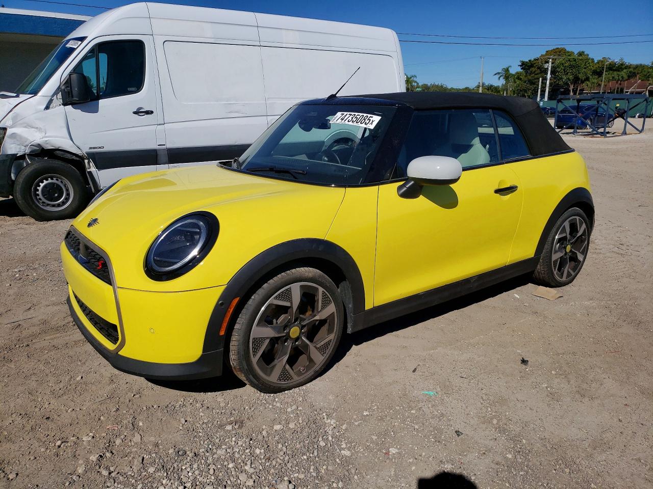 2025 MINI Convertible Cooper S, VIN WMW23GX04S2X60712 — Бок
