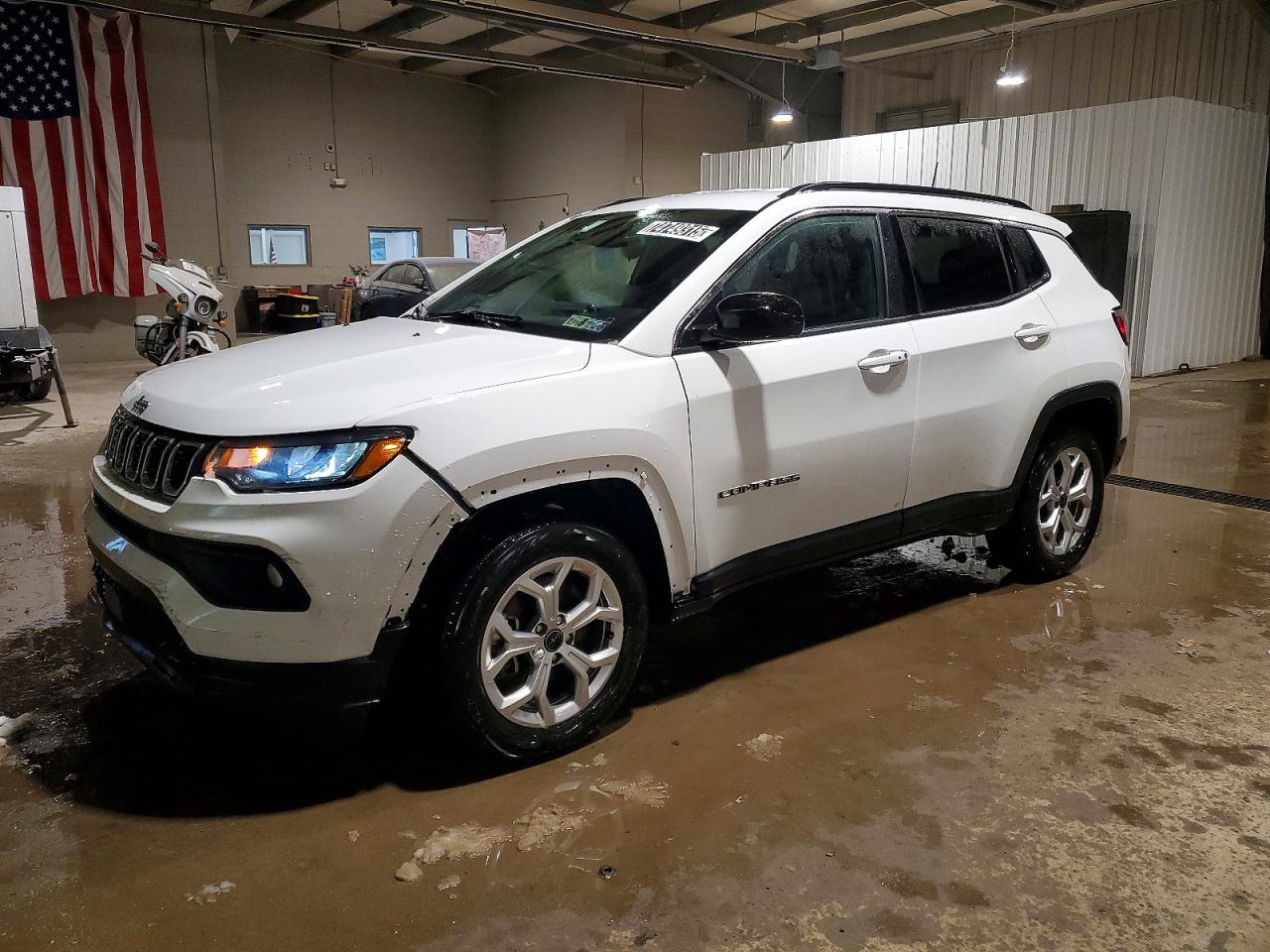 2025 Jeep Compass Latitude, VIN 3C4NJDBN3ST521934 — Front end