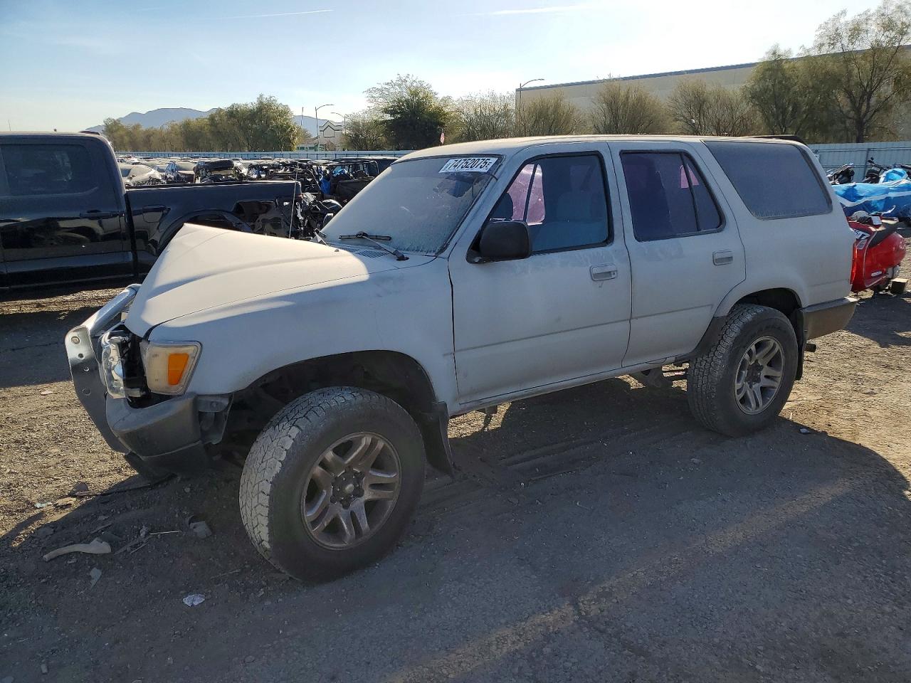1991 Toyota 4Runner, VIN JT3VN39WXM8013558 — Front end