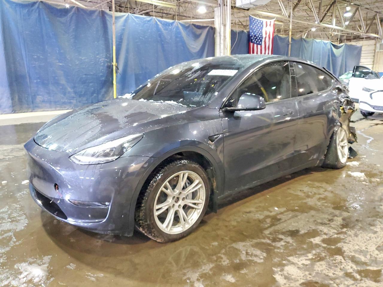 2024 Tesla Model Y Long Range, VIN 7SAYGDEE4RA270289 — Rear end