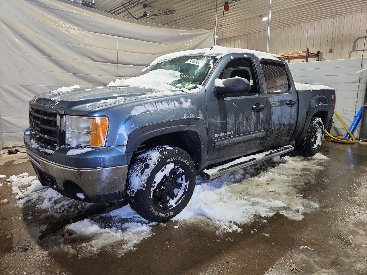2010 GMC Sierra 1500 SLE, VIN 3GTRKVE39AG268950 — Frame damage
