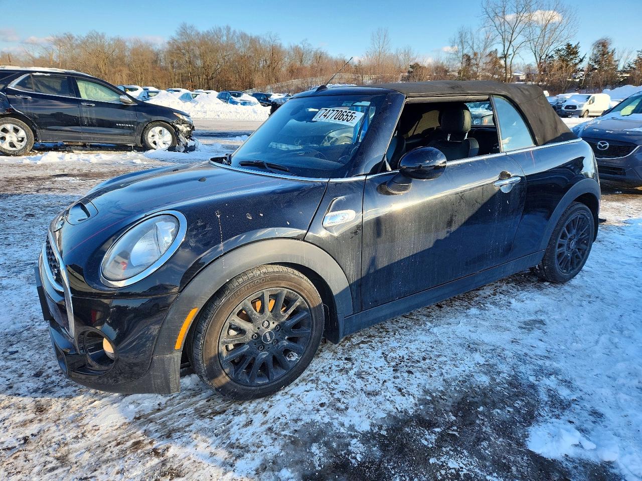 2017 MINI Convertible Cooper S, VIN WMWWG9C30H3C81176 — Днище