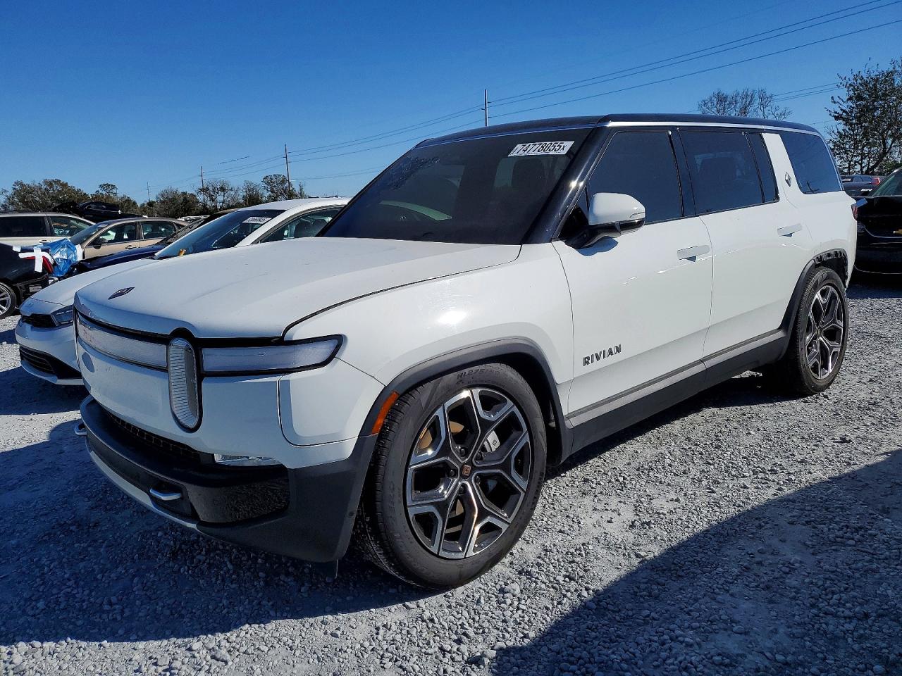 2023 Rivian R1S Adventure, VIN 7PDSGBBA7PN024176 — Rear end