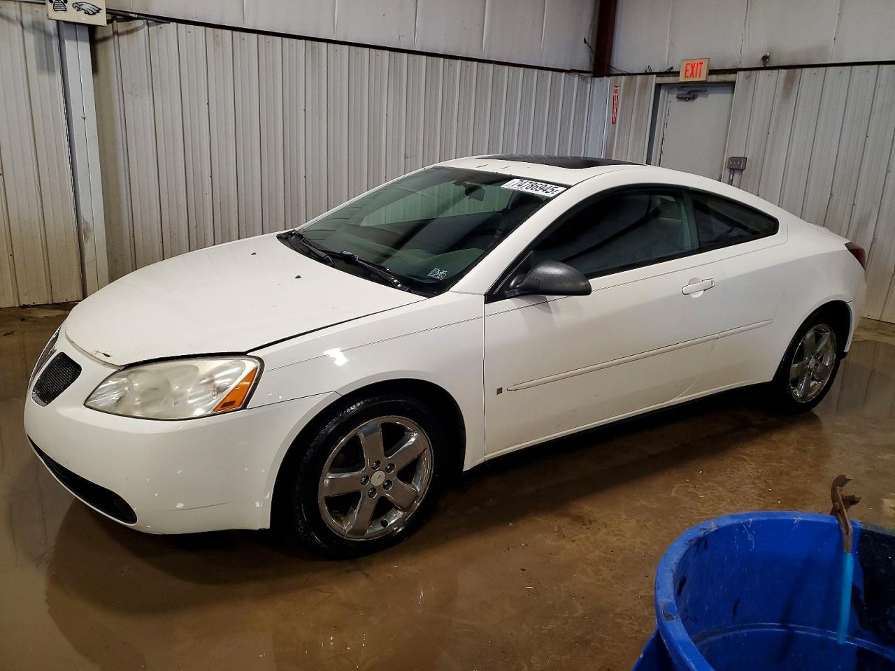 2006 Pontiac G6 GT, VIN 1G2ZH158064234066 — Front end