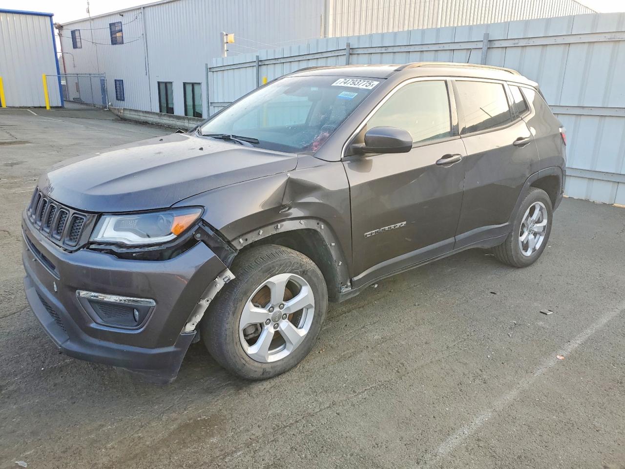 2020 Jeep Compass Latitude, VIN 3C4NJDBB4LT131982 — Front end
