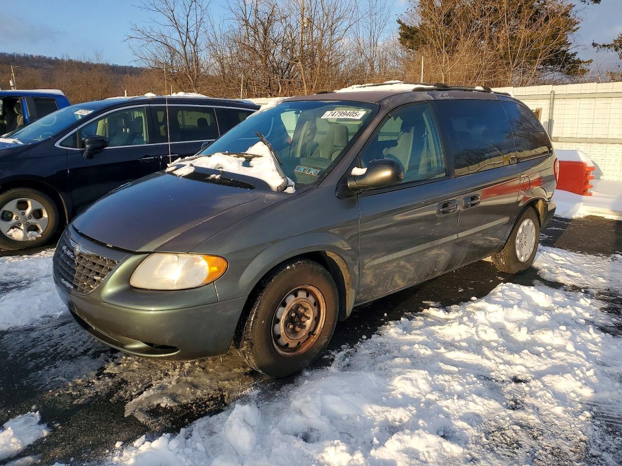 2003 Chrysler Voyager LX, VIN 1C4GJ45303B115891 — Зад