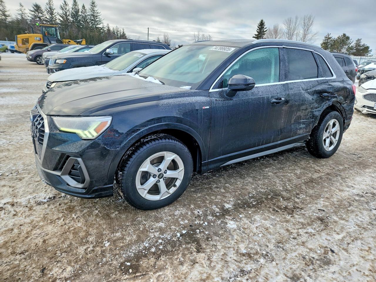 2019 Audi Q3 S line Premium Plus, VIN WA1EECF32K1071587 — Бок