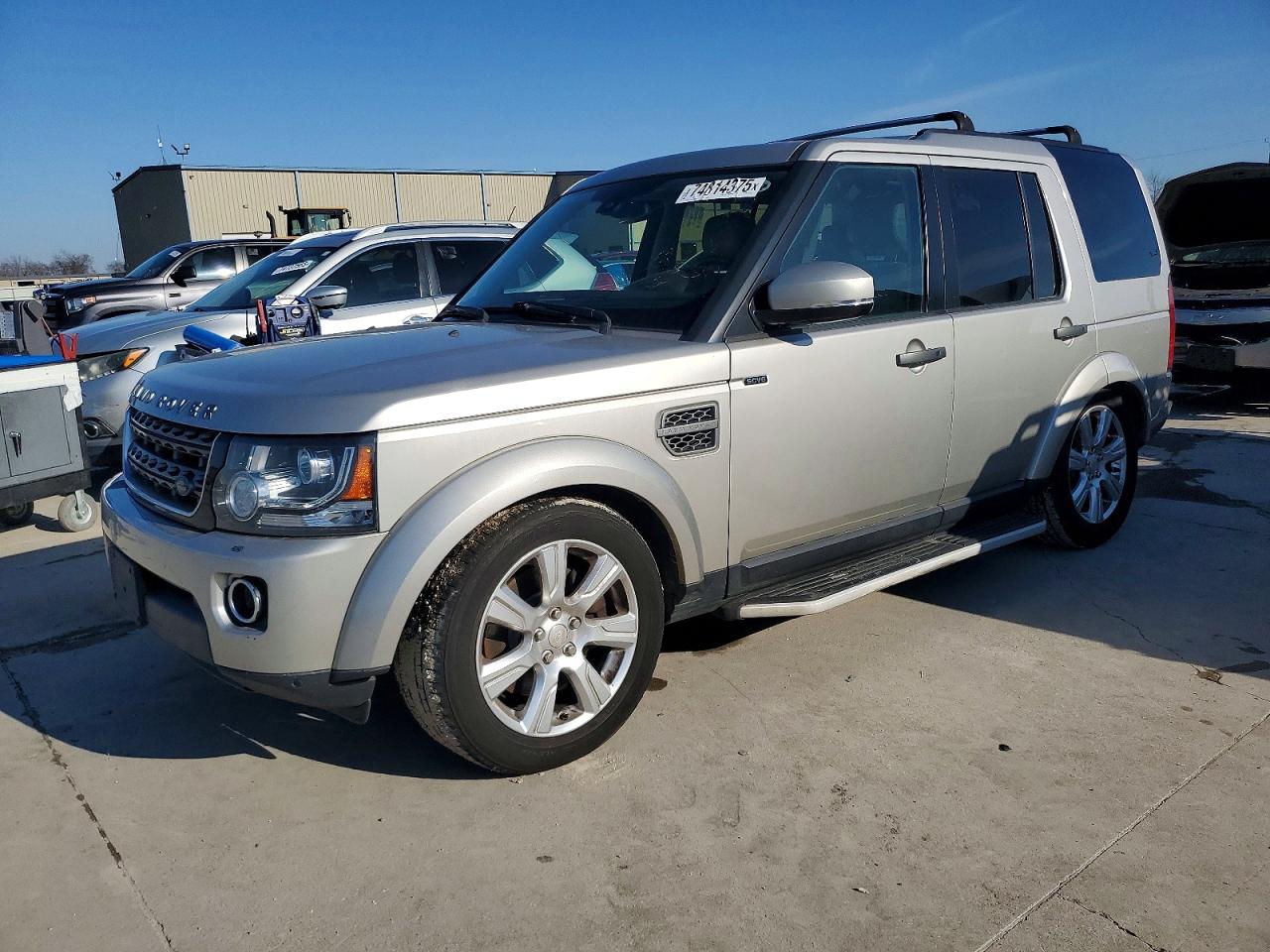 2015 Land Rover LR4 HSE, VIN SALAG2V67FA751102 — Undercarriage