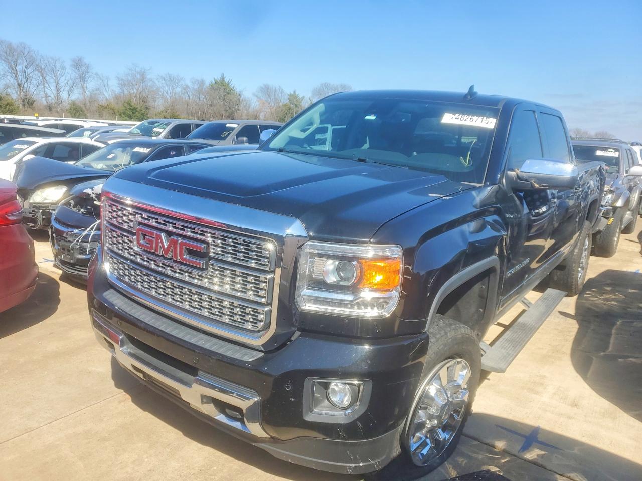 2019 GMC Sierra 2500HD Denali, VIN 1GT12SEG8KF127613 — Side