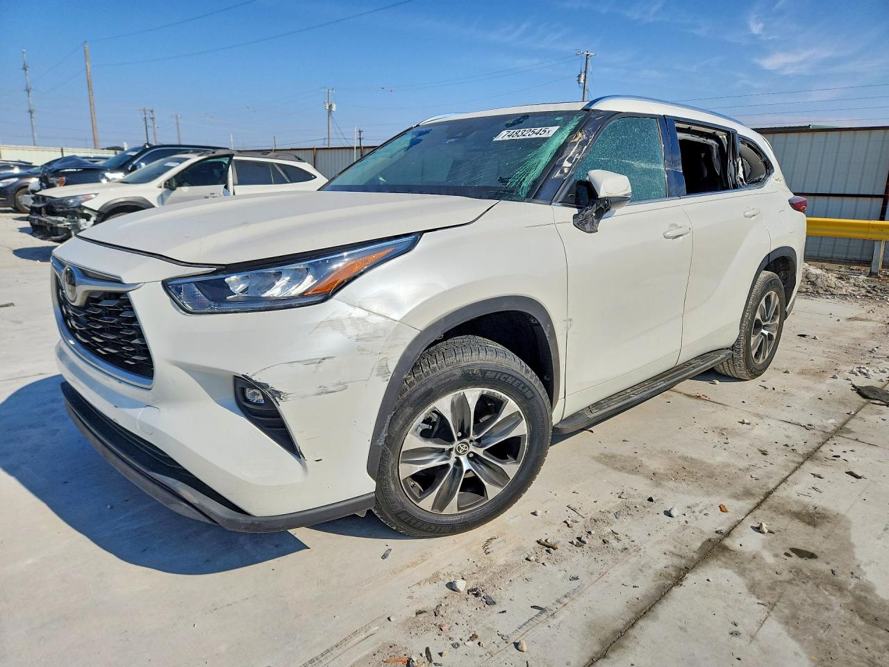 2020 Toyota Highlander XLE, VIN 5TDGZRAH2LS001925 — Side