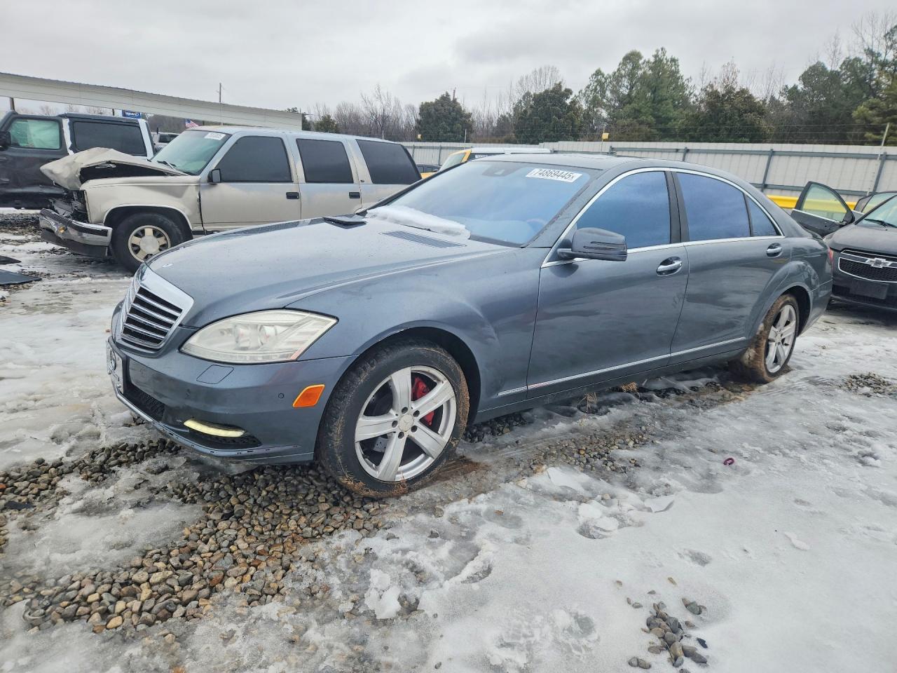 2010 Mercedes-Benz S 550, VIN WDDNG7BB0AA341893 — Front end
