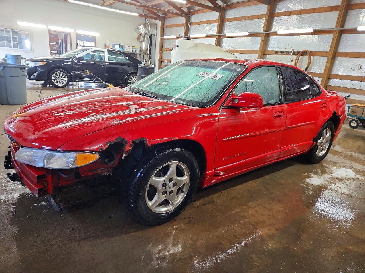 1998 Pontiac Grand Prix GT, VIN 1G2WP52K5WF218589 — Front end