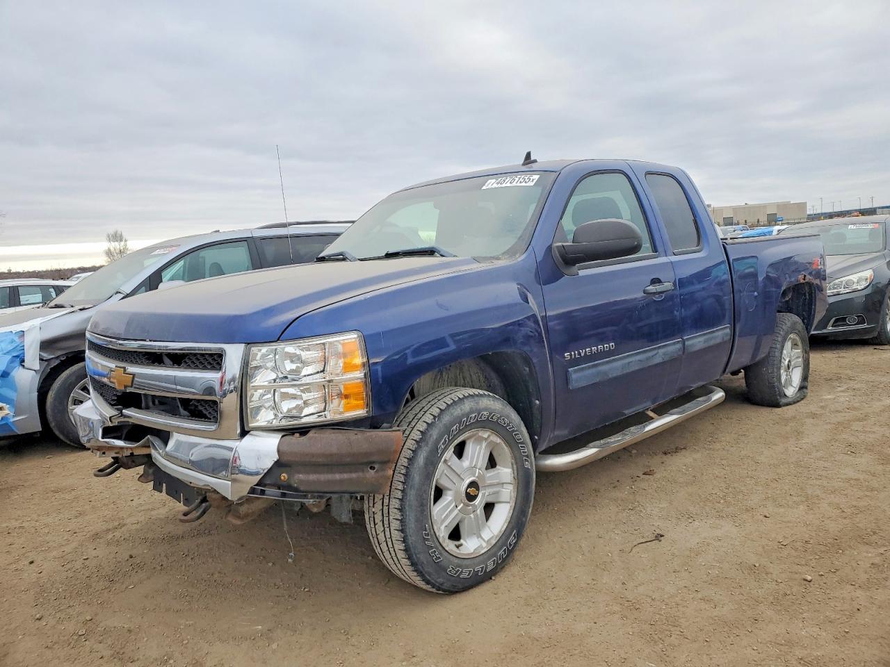 2013 Chevrolet Silverado 1500 LT, VIN 1GCRKSE75DZ345285 — Front end