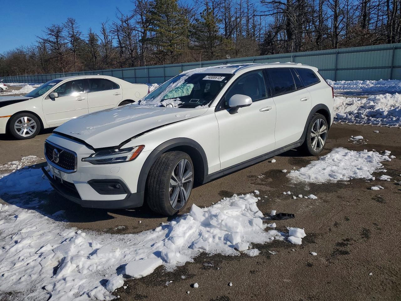2024 Volvo V60 Plus, VIN YV4L12WY6R2141074 — Front end