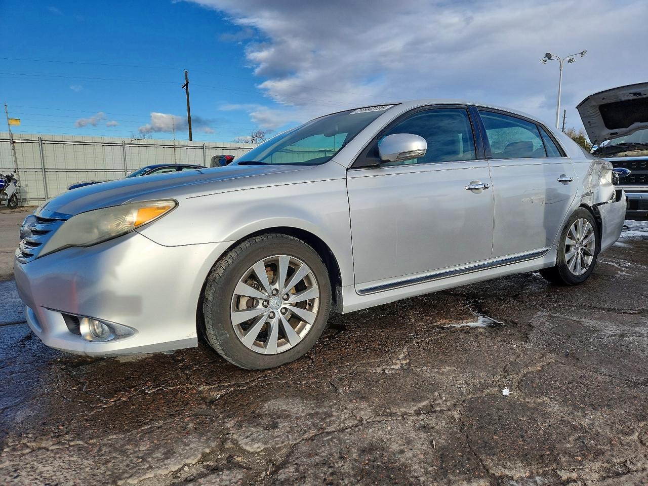 2011 Toyota Avalon Limited, VIN 4T1BK3DB9BU380463 — Side
