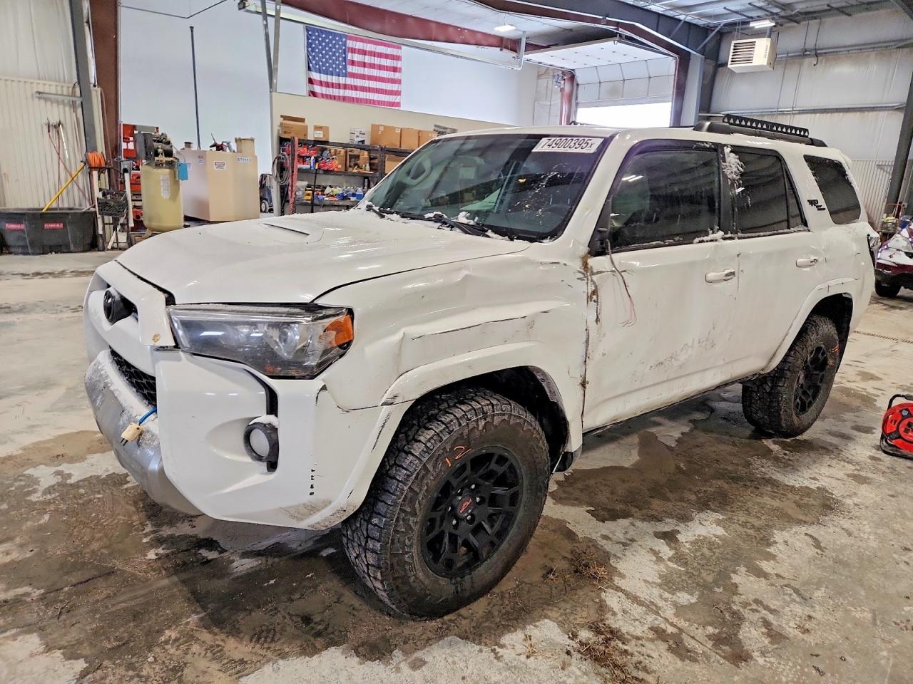 2018 Toyota 4Runner TRD Off Road, VIN JTEBU5JR1J5496806 — Side