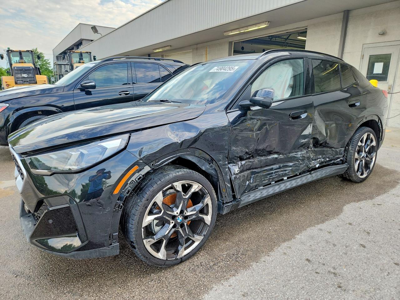 2025 BMW X2 xDrive28i, VIN WBX63GM03S5333693 — Бок