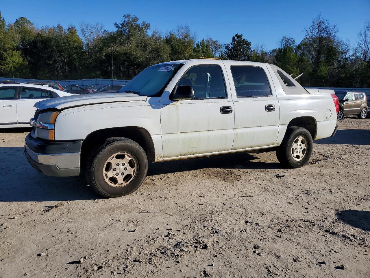 2004 Chevrolet Avalanche, VIN 3GNEC12T74G296539 — Front end