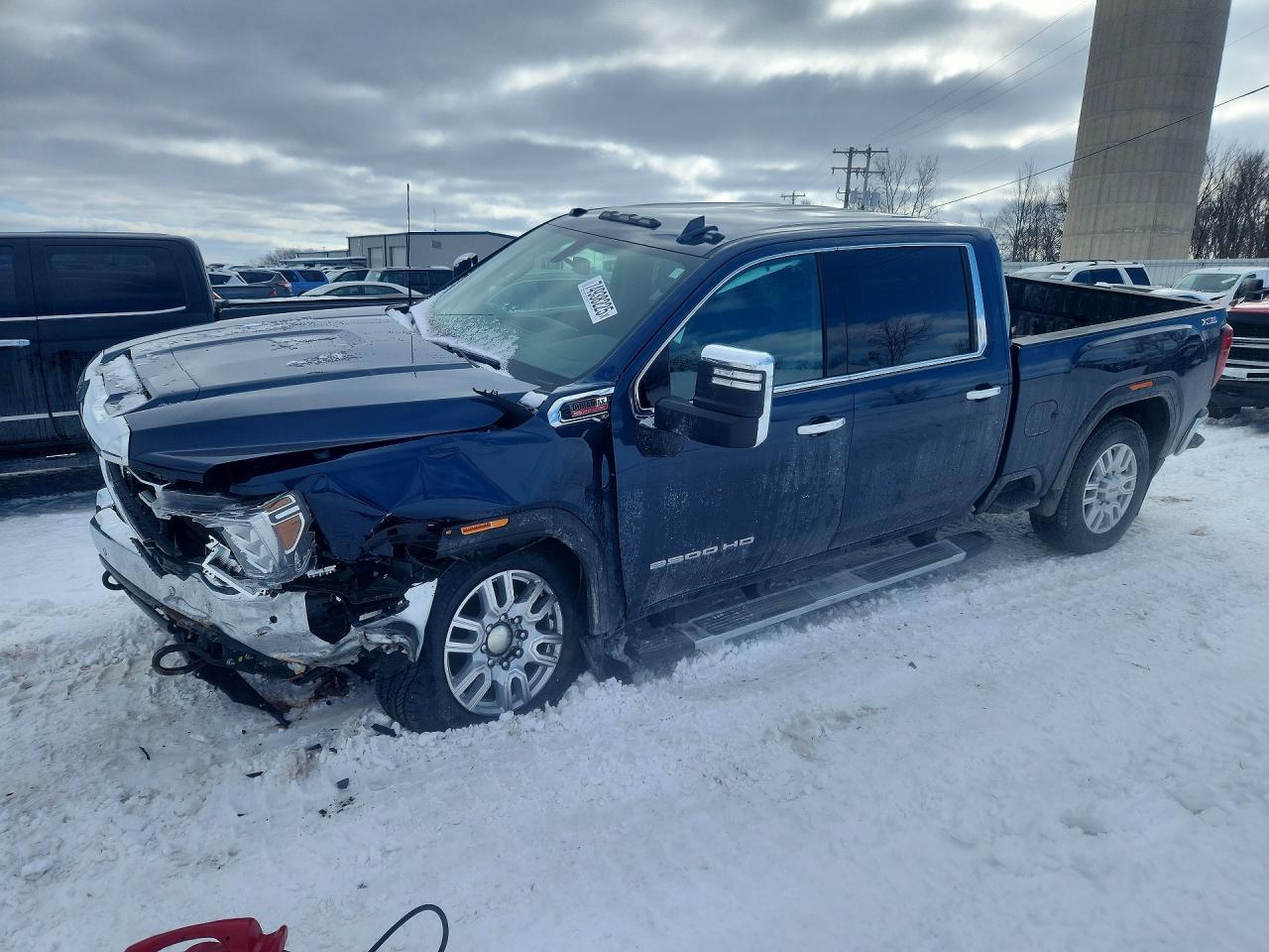 2021 GMC Sierra 2500HD SLT, VIN 1GT49NEY7MF197254 — Front end