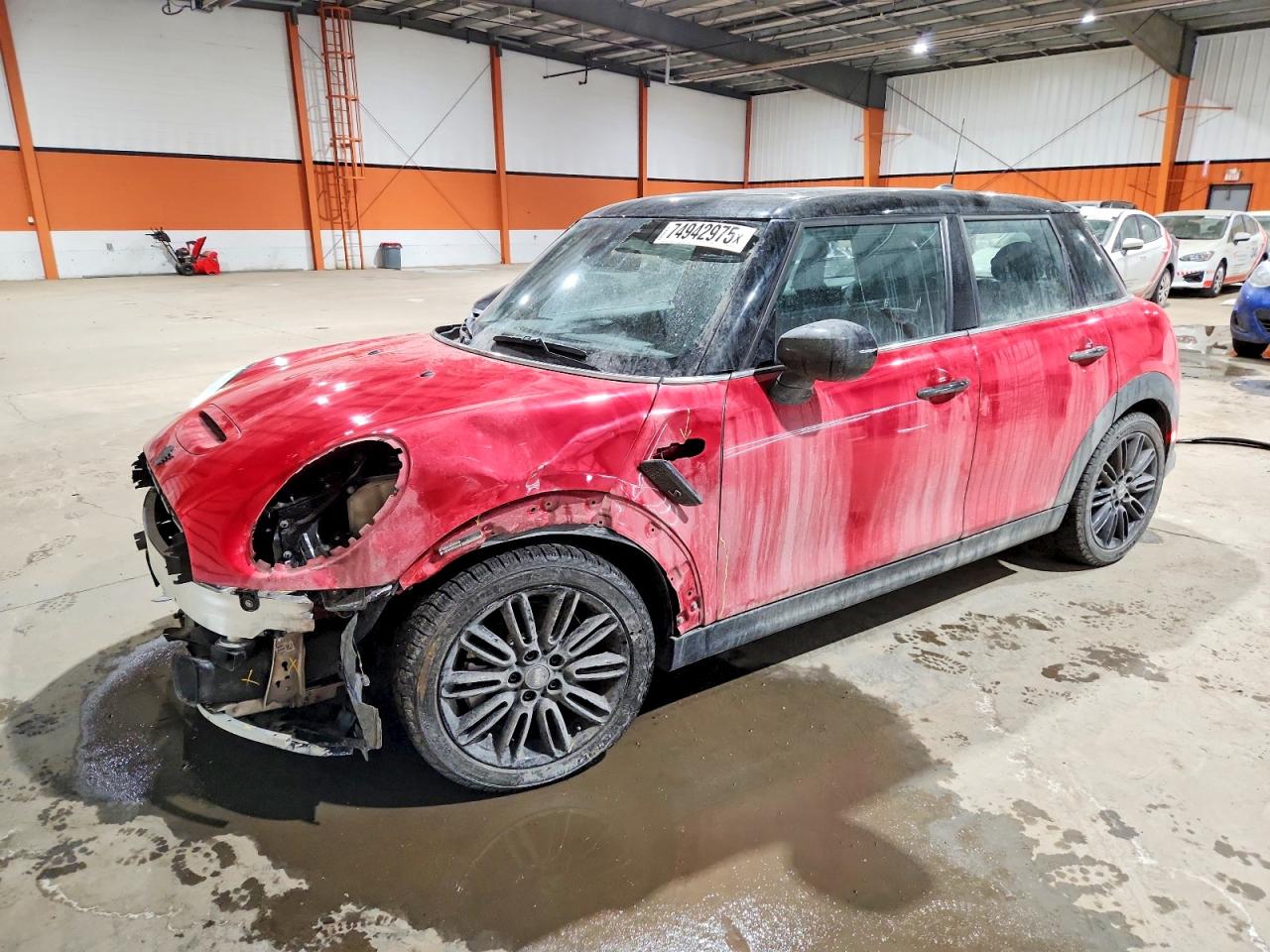 2023 MINI Hardtop 4 Door Cooper S, VIN WMW53DK00P2U23951 — Перед