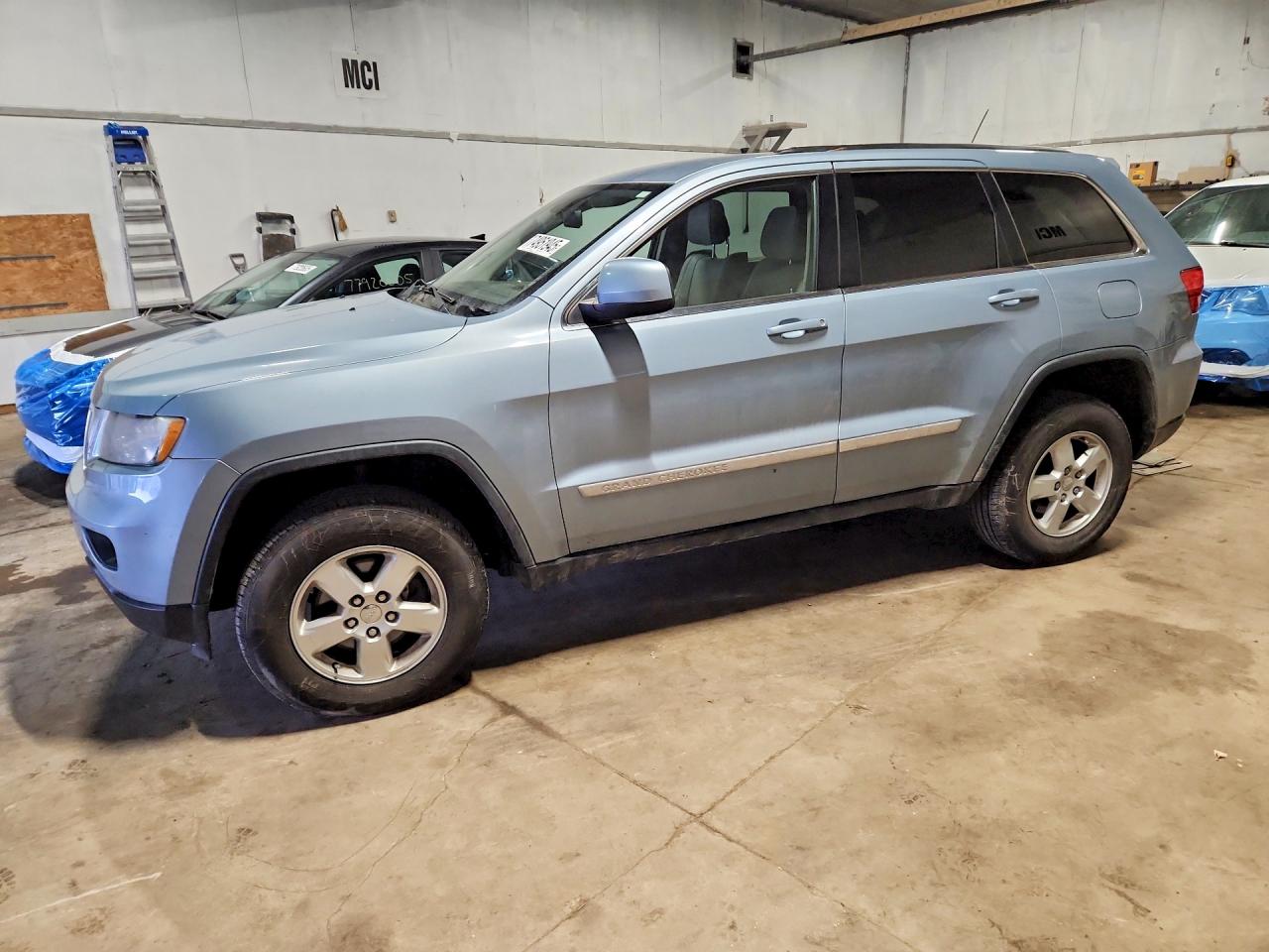 2013 Jeep Grand Cherokee Laredo, VIN 1C4RJFAG4DC612032 — Front end
