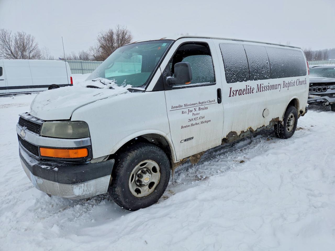 2004 Chevrolet Express Passenger, VIN 1GAHG39U141232959 — Front end