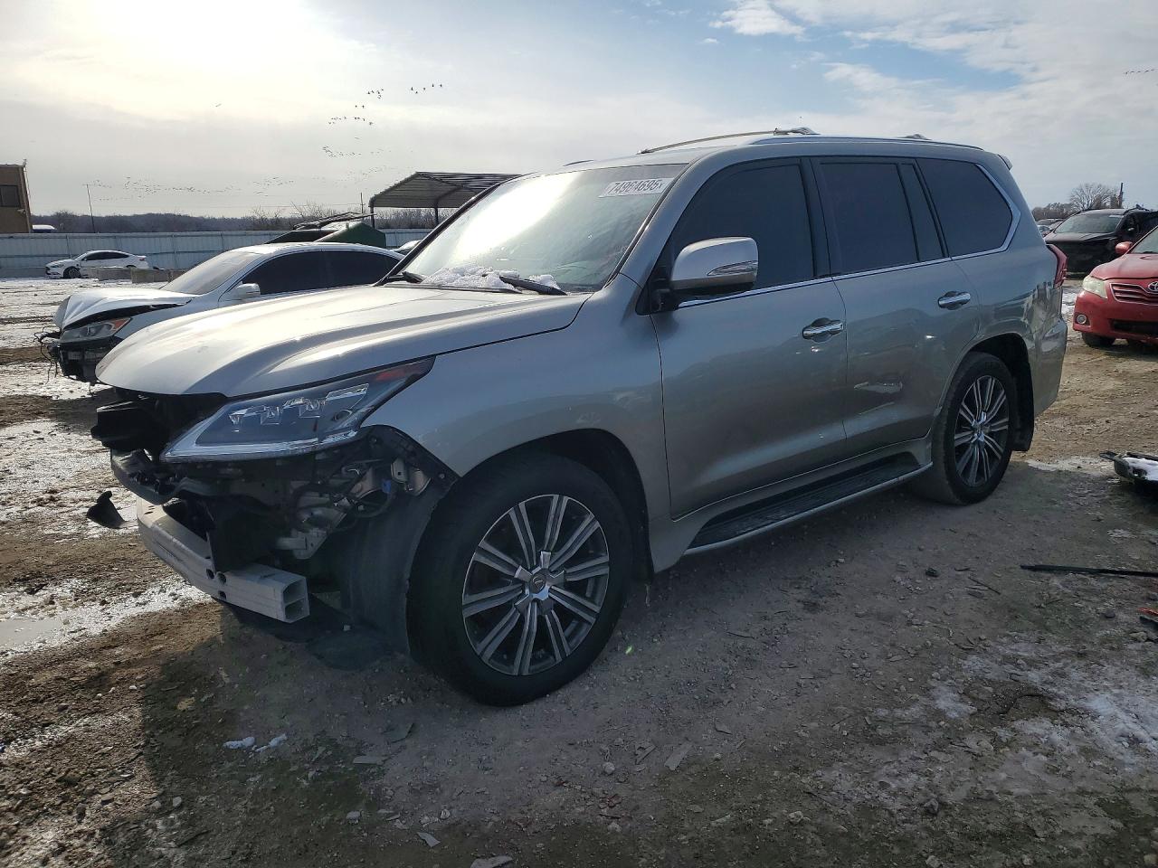 2016 Lexus LX 570, VIN JTJHY7AX0G4220254 — Front end