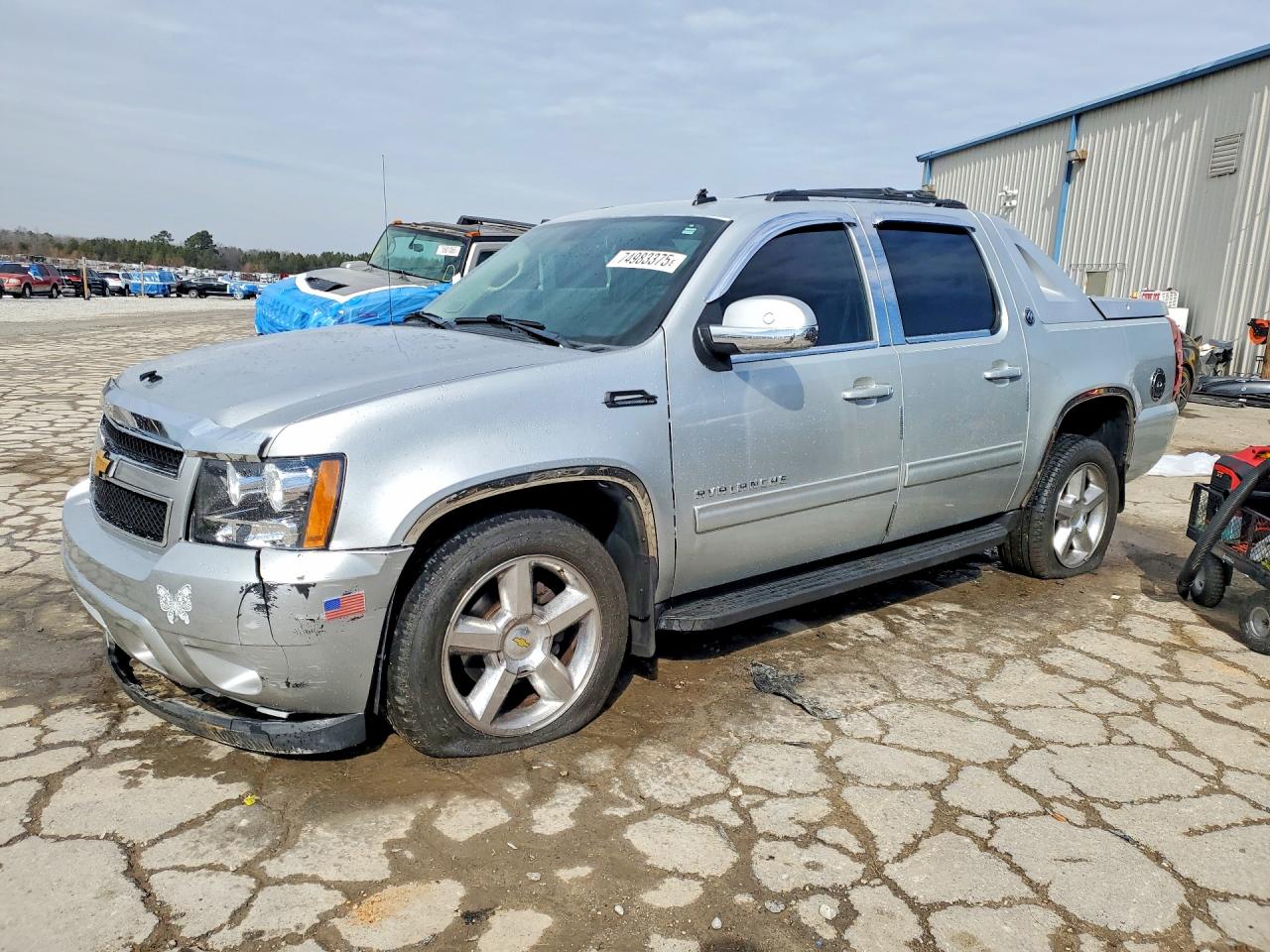 2013 Chevrolet Avalanche LS, VIN 3GNMCEE06DG229323 — Front end