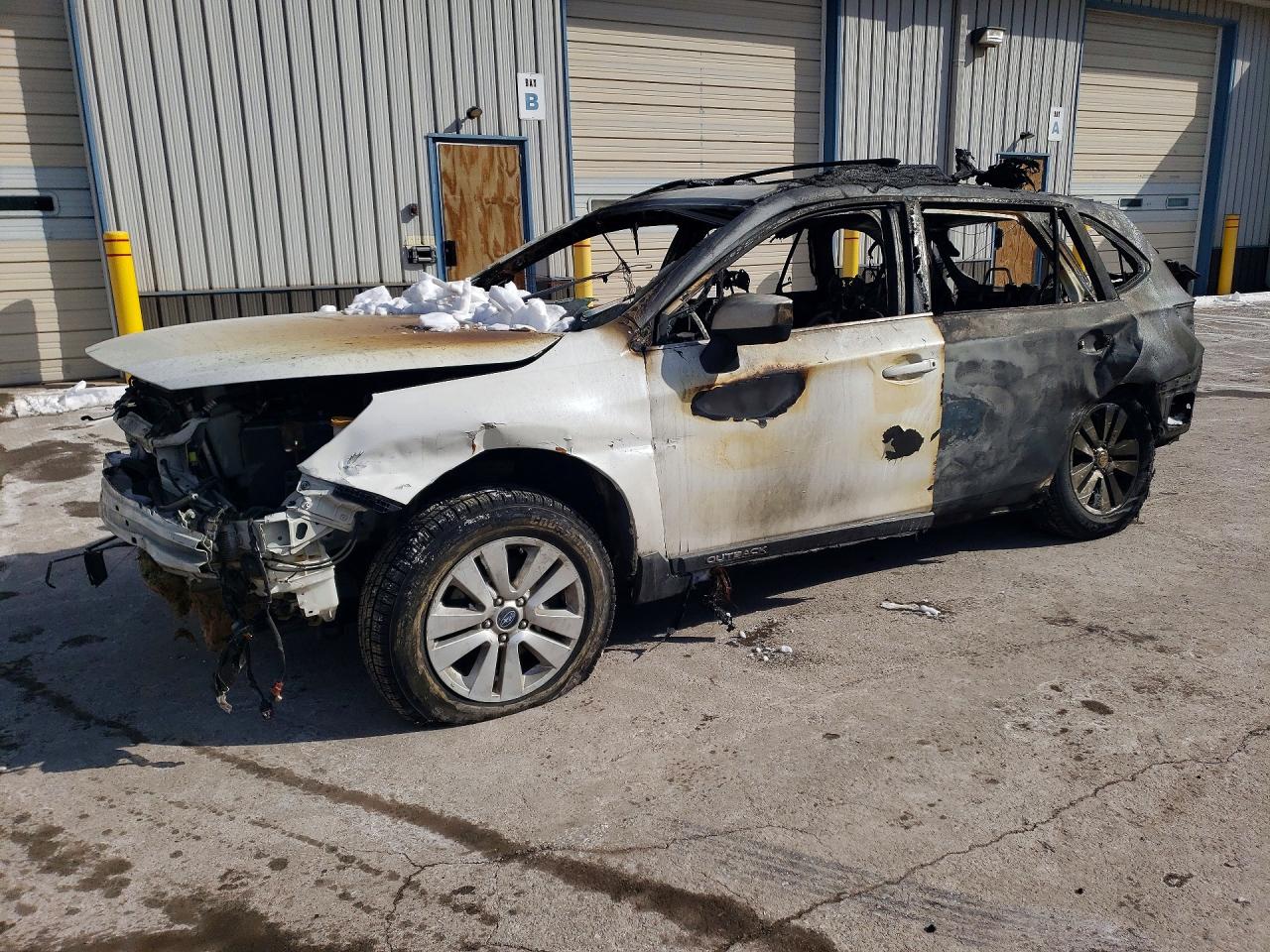 2016 Subaru Outback Premium, VIN 4S4BSBEC3G3232047 — Пожар в салоне